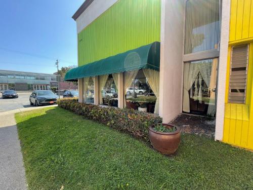Hotel Pacific Garden in Gardena, USA