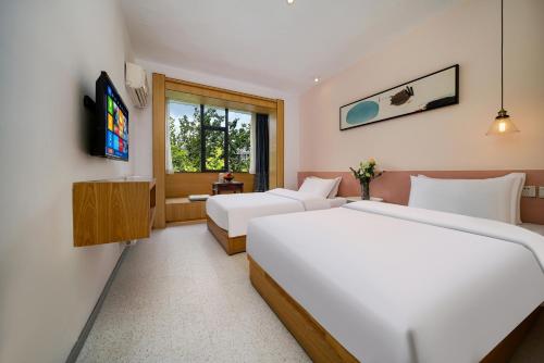 Standard Twin Room image 2