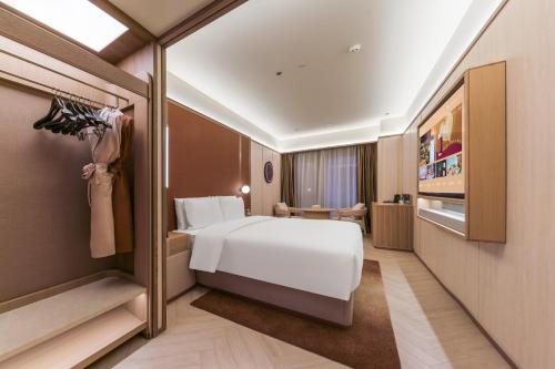Deluxe Room (1 adult + 2 children) room in Orange Crystal Qingdao Taitung Pedestrian Street Hotel