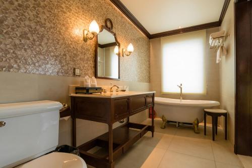Suite with Balcony image 6