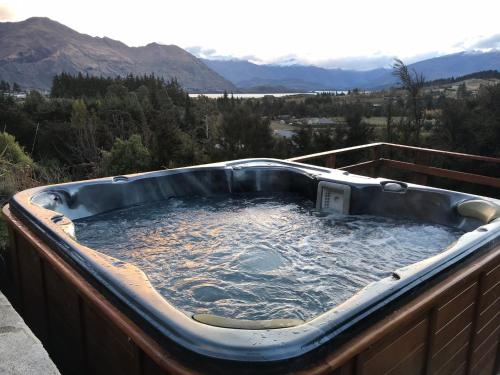 Ridgehouse Wanaka in Albert Town