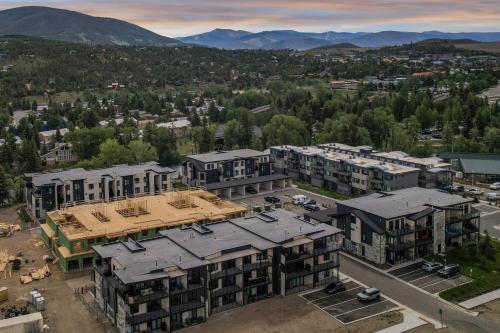 4-Season Modern Mountain Penthouse with Private Hot Tub & Scenic Views in Silverthorne
