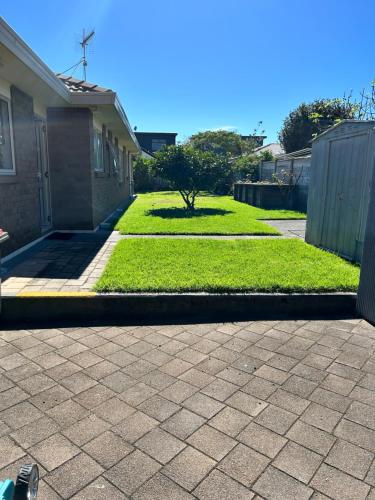 حديقة, Summer by the sea in Papamoa Beach