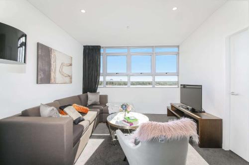 free parking great location 2 bds apt chatswood62 - image 2