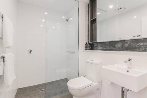 free parking great location 2 bds apt chatswood62 - image 3