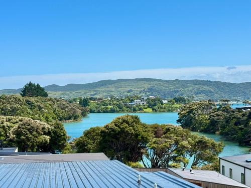 Sunset Stay - Raglan Holiday Home