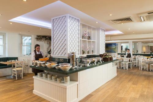 Park International Hotel - image 11