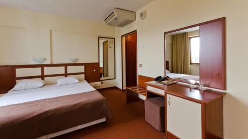 Nadejda Hotel - image 12