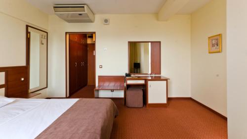 Nadejda Hotel – Sofia, NY