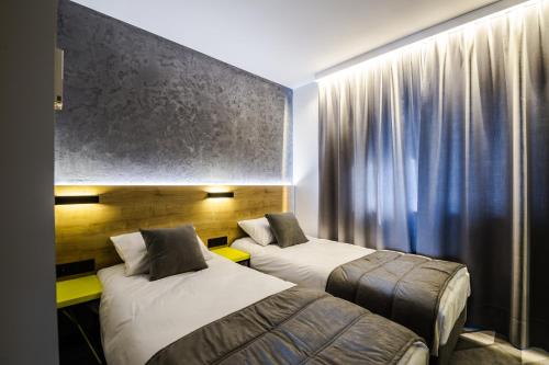 Air Hotel