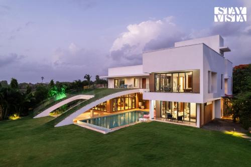 StayVista at Gardenea with Outdoor Pool, Huge Lawn - Alibaug