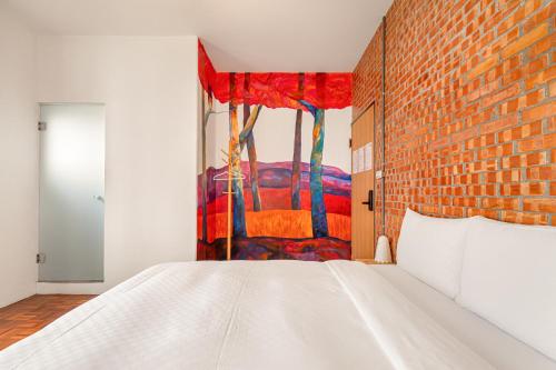 Double Room with Balcony and Garden View image 10