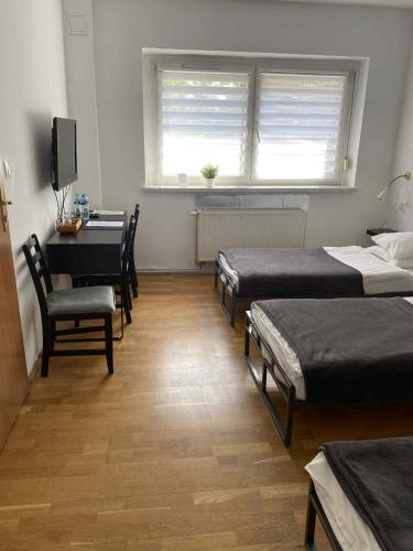 3 twin beds