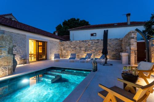 Cortile House