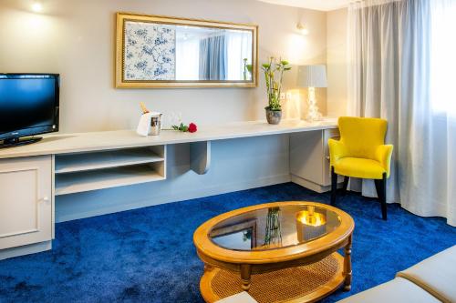 room detail thumbnail 1