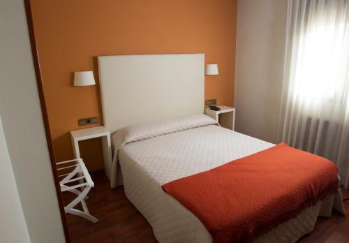 Double or Twin Room image 4