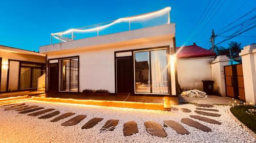 Beijing Meet the Mountain Boutique Guesthouse in يانتشينج