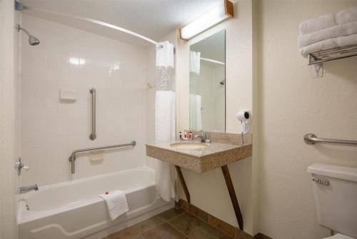 Travelodge by Wyndham Outer Banks/Kill Devil Hills - image 11