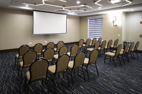 Hilton Garden Inn Fayetteville/Fort Bragg - image 7