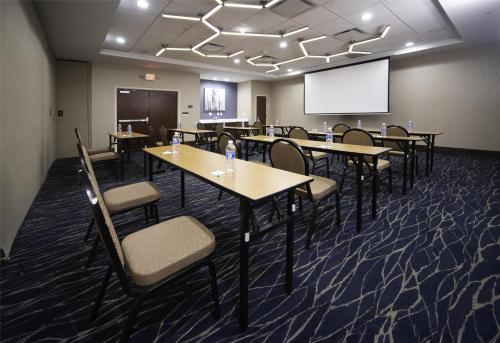 Hilton Garden Inn Fayetteville/Fort Bragg - image 11