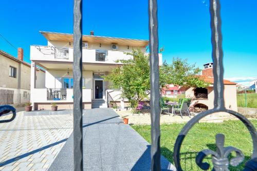  Apartments Duje in Bibinje