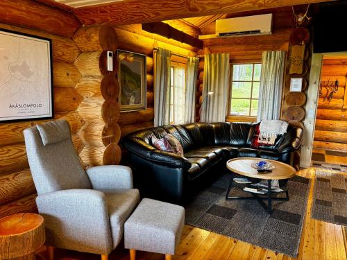 Ruska 2, Yllas, Akaslompolo, Lapland - Log Cabin with Lake and Fell Scenery in Kaupinjärvi