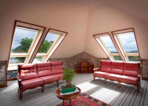 Shared lounge/TV area, The Lodge @ Harvey's Point in Donegal