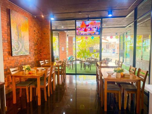 Restaurant, Noble Boutique Hotel Chiang Mai by J&S Property near Chiang Mai Rajabhat University