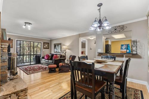 Serenity Condo - Golf Course Views Pet Friendly Access to Big Canoe Community in Holcomb, USA