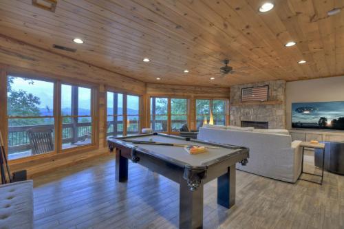 Honey Hill Gorgeous long-range mountain views detail