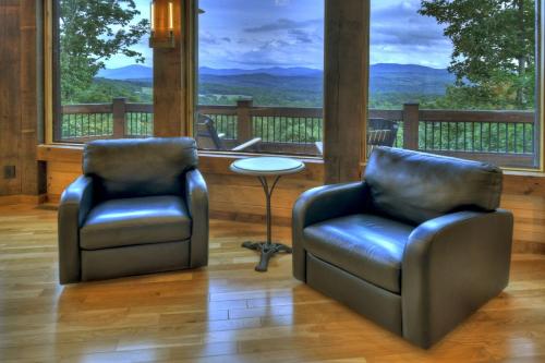 Honey Hill Gorgeous long-range mountain views detail