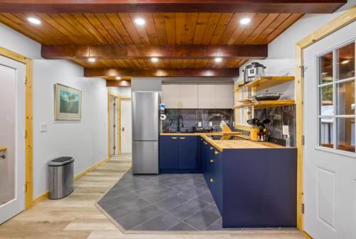 Konyha, Stay At 4K in Arnold (CA)