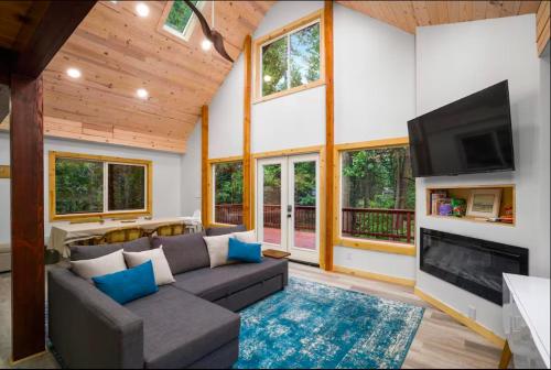 Közös társalgó / TV, Stay At 4K in Arnold (CA)