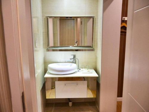 Super 8 Hotel Yiwu Binwang – Yiwu, FL