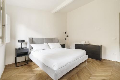 Elegant Apartment in the Heart of Florence - image 13