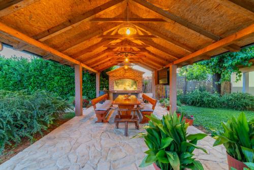 Iekārtas, Villa Lavandis with Jacuzzi and 50m2 Pool in Donji Vinjani