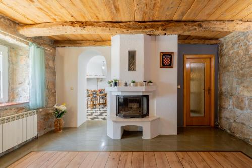 Villa Lavandis with Jacuzzi and 50m2 Pool in Donji Vinjani