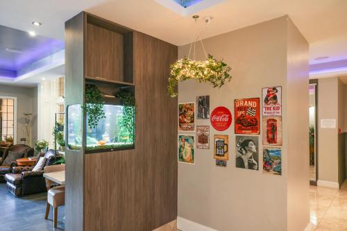 Lobby, The Courtyard Hotel Near Leeds in Tong