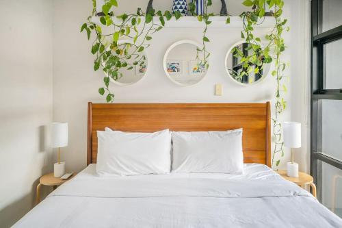 Urban Jungle Loft - A Leafy Alfresco Oasis - image 12