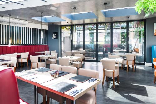 Restaurant, The Courtyard Hotel Near Leeds in Tong