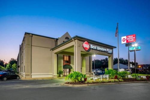 Best Western Plus Oak Mountain Inn in Pelham, USA