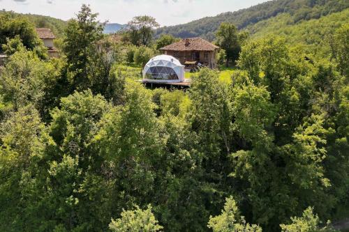 Geo Dome with Private Bathroom, E-Scooters & Mountain Views in Dolni Maryan