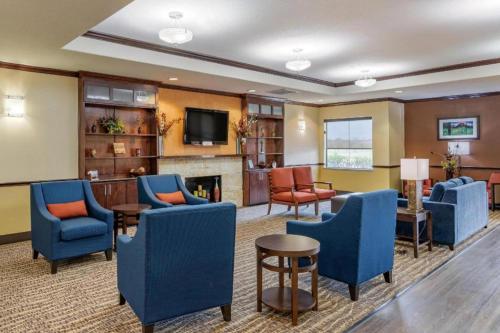. Comfort Inn & Suites