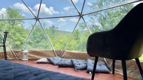 Geo Dome with Private Bathroom, E-Scooters & Mountain Views in Dolni Maryan