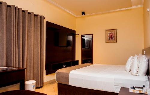 . Limpopo River Hotel