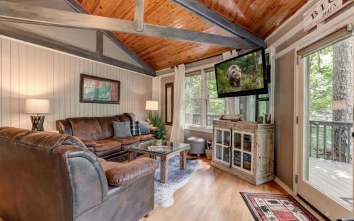 Treetopper Hideaway - A Relaxing Chic Bungalow in Marblehill, USA