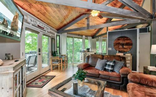 Удобства, Treetopper Hideaway - A Relaxing Chic Bungalow in Big Canoe
