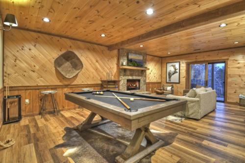 A Starry Night Brand new cabin nestled in the Aska Adventure Area in Aska, USA