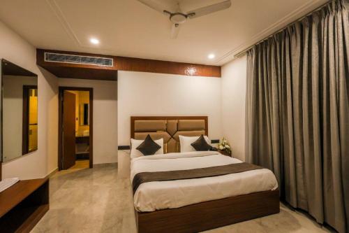 Hotel The Golden Tree - image 2