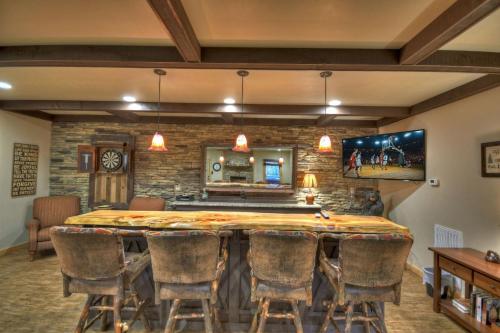 5 OClock Somewhere Hot tub fireplace pool table and more - image 11